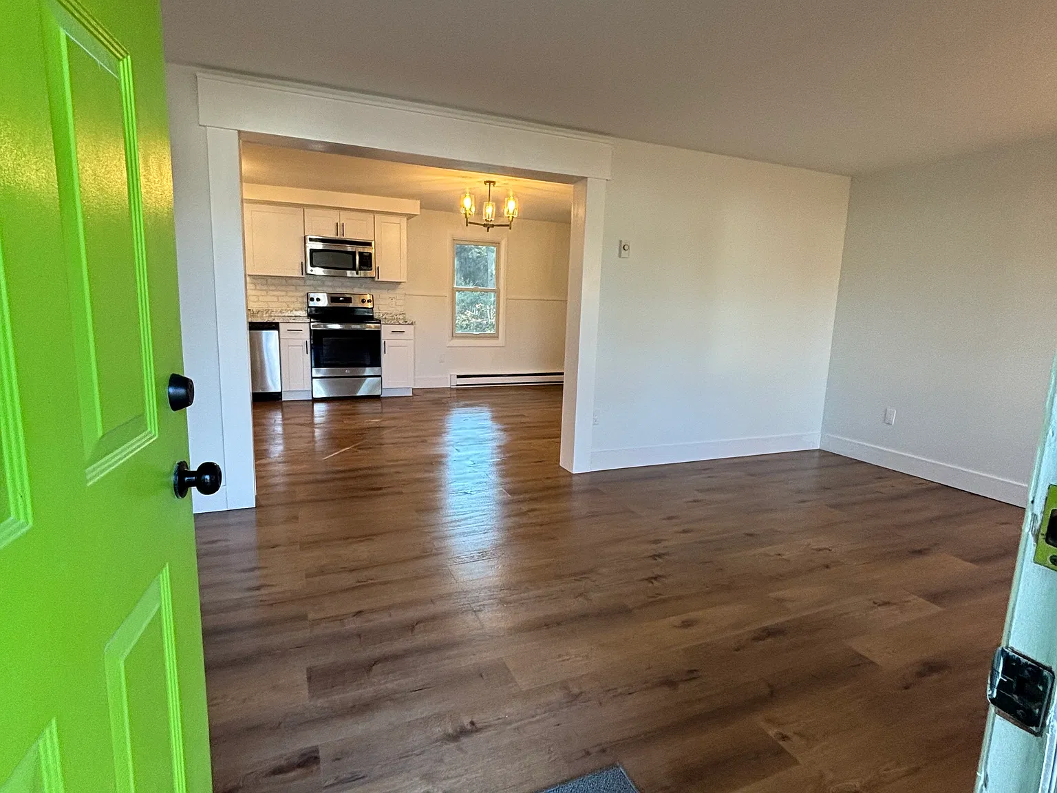 3 bed, 1080 sqft, $2,755 — Photo 3