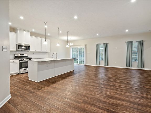 4th image of 136 Horseshoe Dr