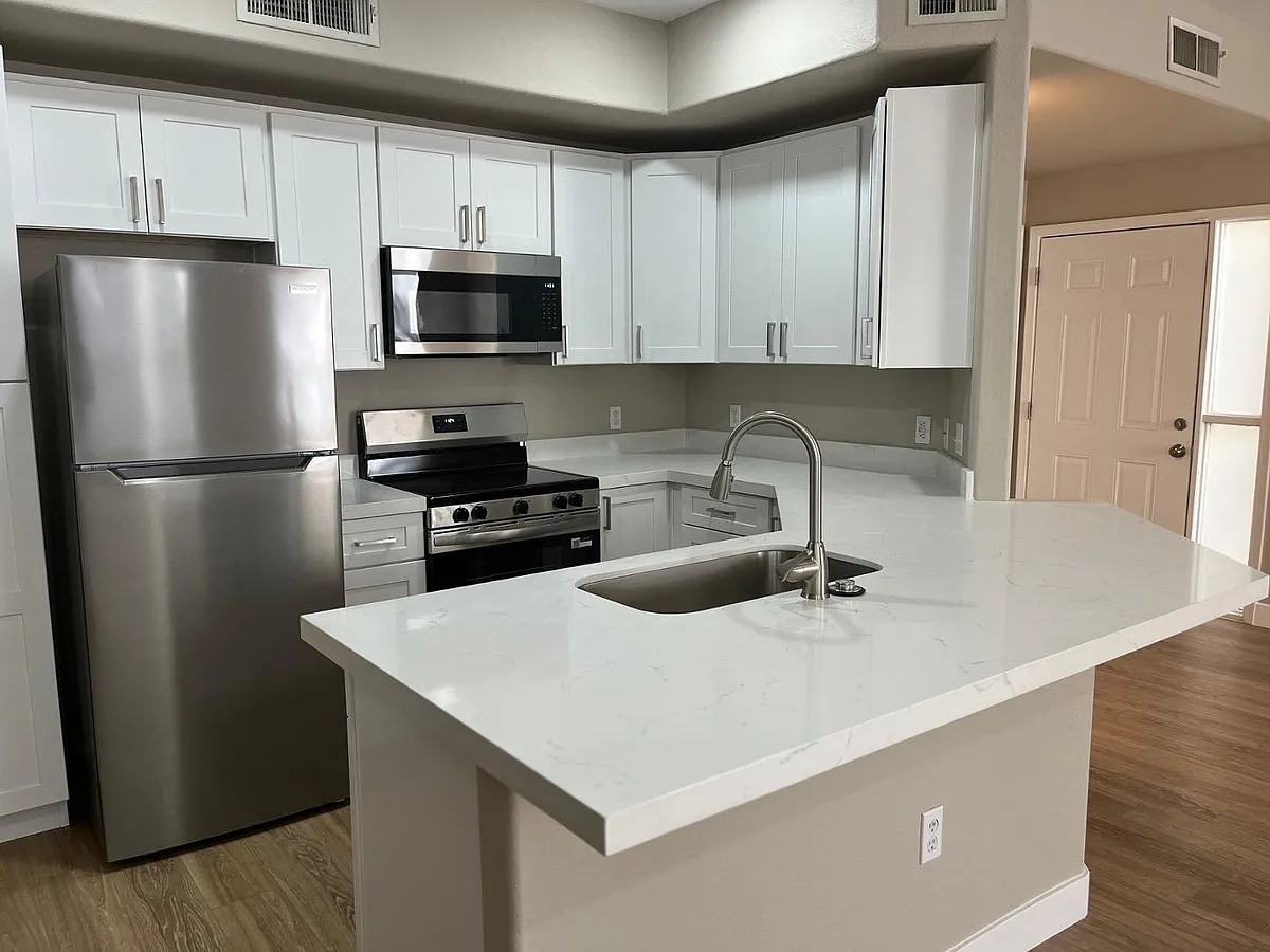 Building Photo - 9550 E Thunderbird Rd #142