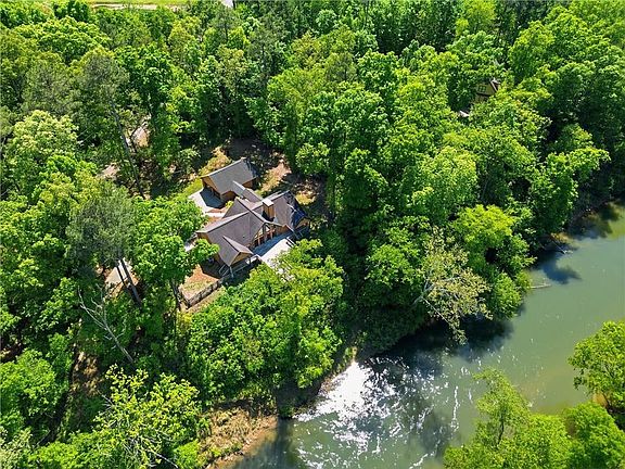 4th image of 236 Butterfly Dr