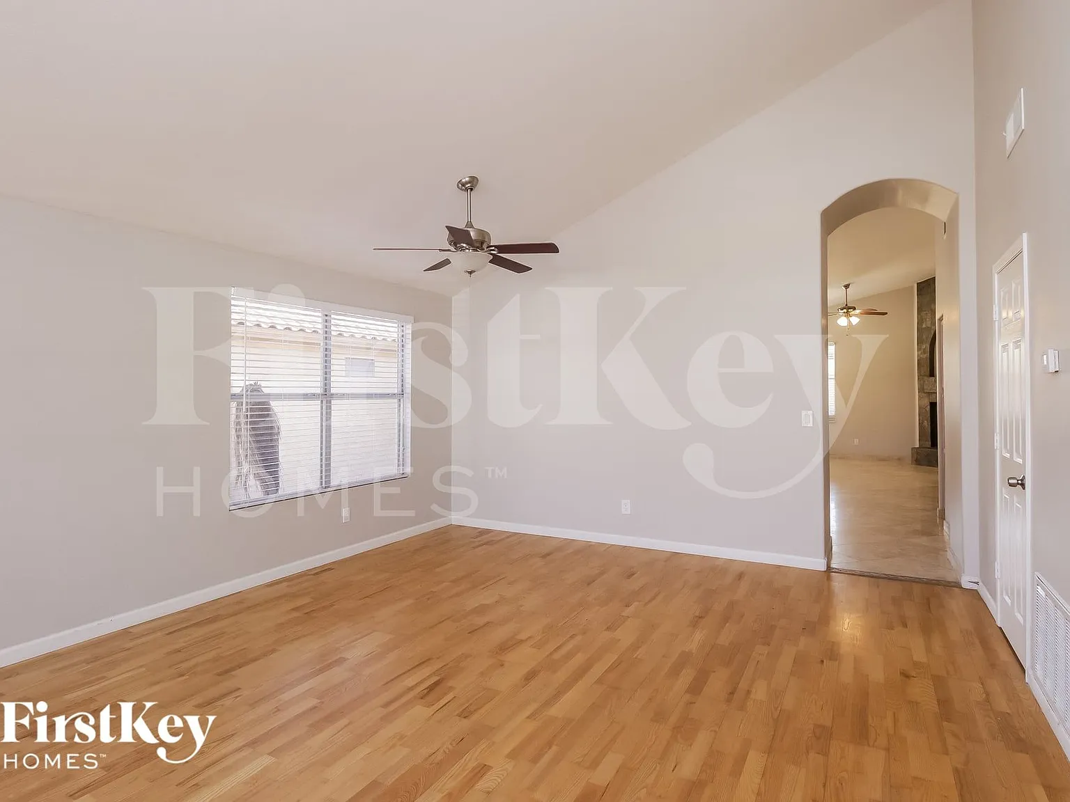 3 bed, 2.0 bath, 1661 sqft, $2,310 — Photo 3