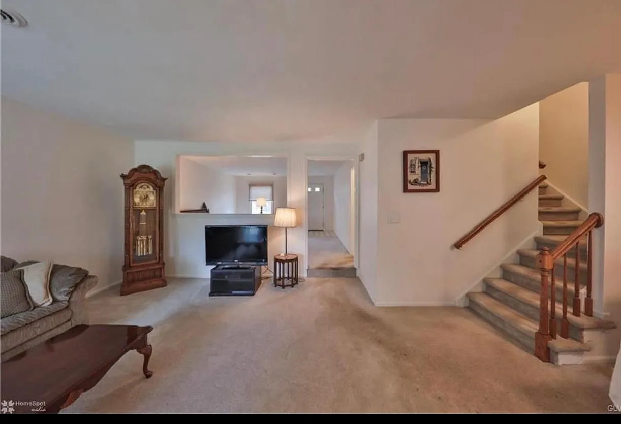 3 bed, 1813 sqft, $2,300 — Photo 4
