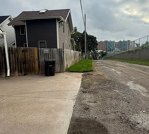3rd image of 412 S 48th Ave