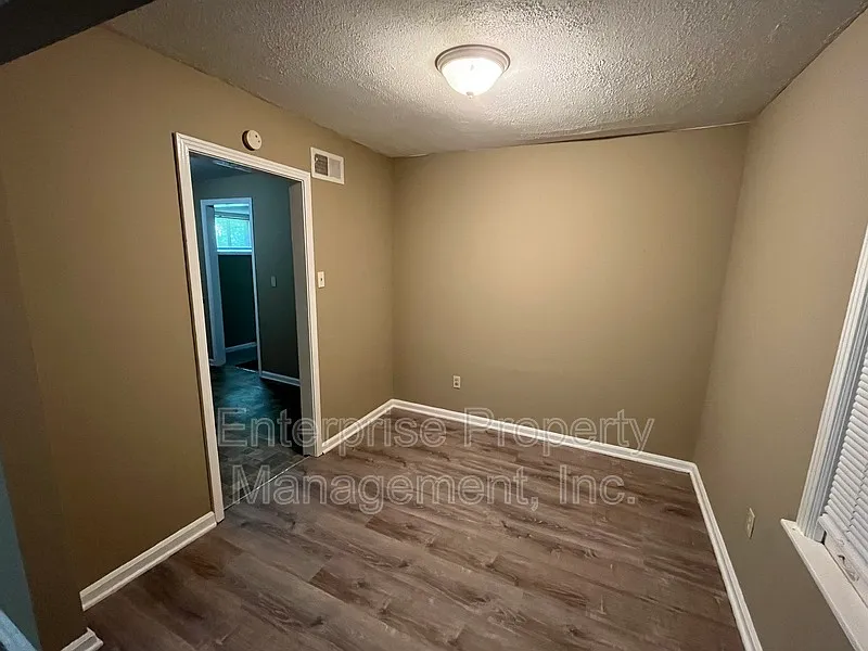 4 bed, 1.5 bath, 1499 sqft, $1,295 — Photo 4