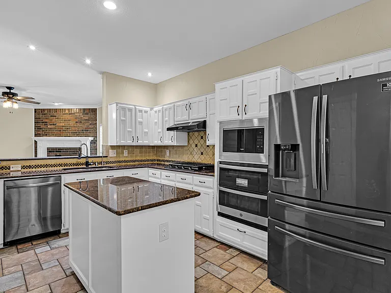 6906 Graham Dr — Photo 7