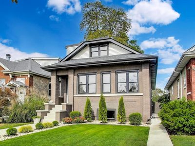 5716 W Eastwood Ave, Chicago, IL, 60630