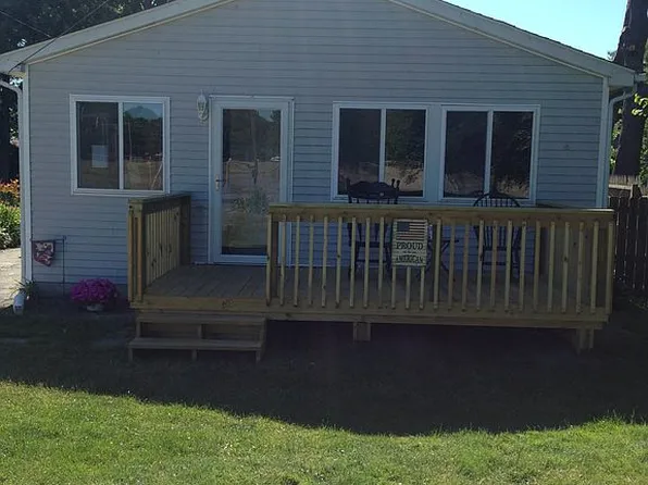 1814 Michigan St, Algonac, MI 48001