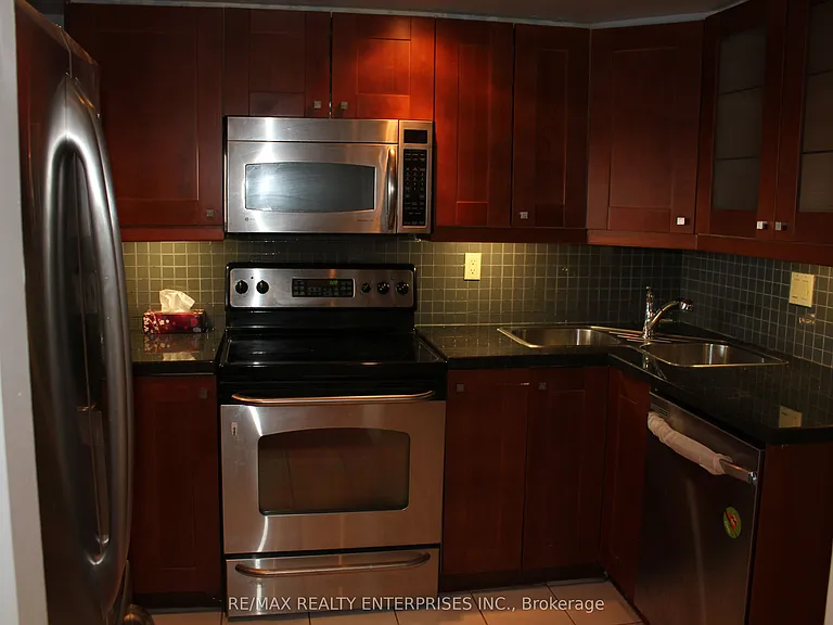 2466 Eglinton Ave E #LPH8 — Photo 9