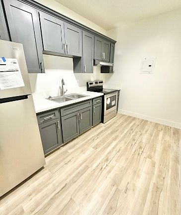 4th image of 752 S Mariposa Ave APT 304