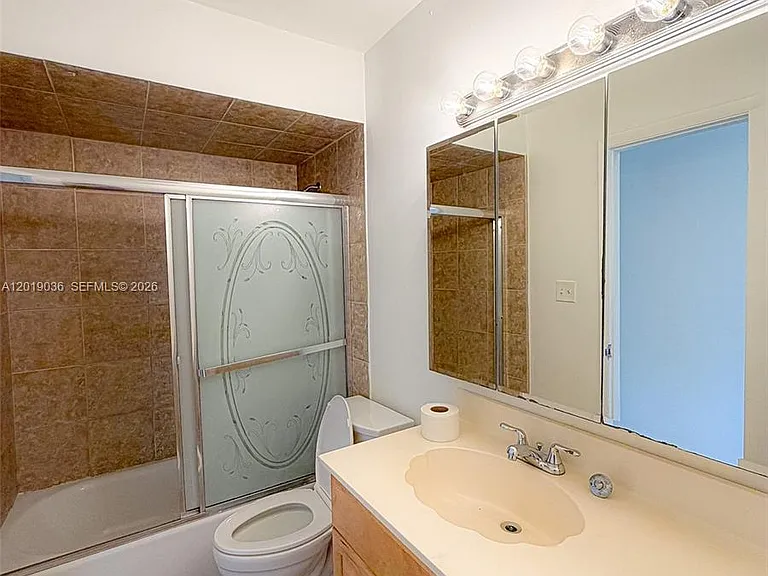 240 NW 36th St — Photo 17