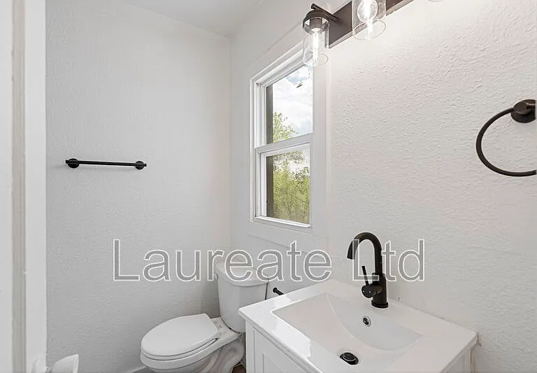 2631 W Pikes Peak Ave — Photo 8