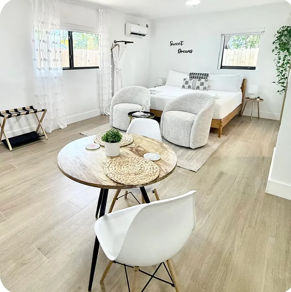 Studio, 350 sqft, $2,300 — Photo 2