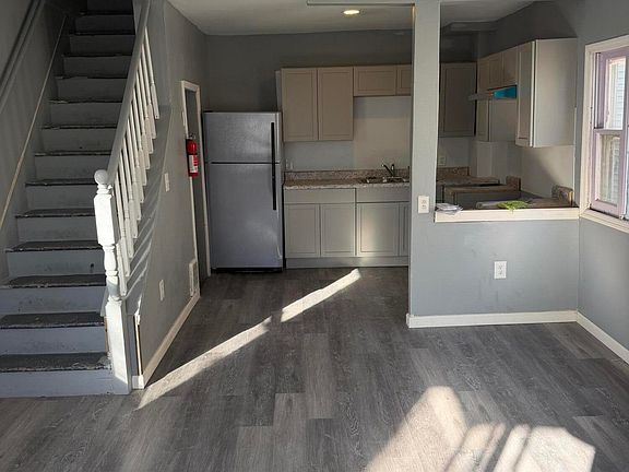 4th image of 276 Gardner St