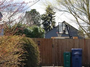 1011 SW 102nd St, Seattle, WA 98146