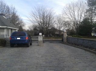 69 Lakebridge Dr S, Kings Park, NY 11754