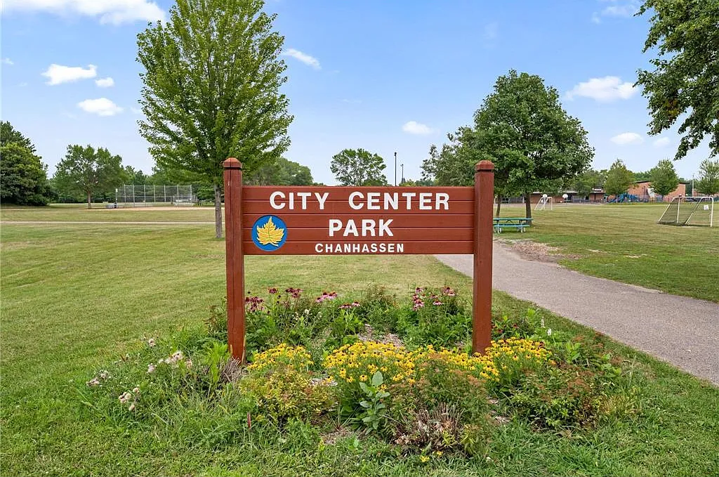2 bed, 920 sqft, $1,650 — Photo 2