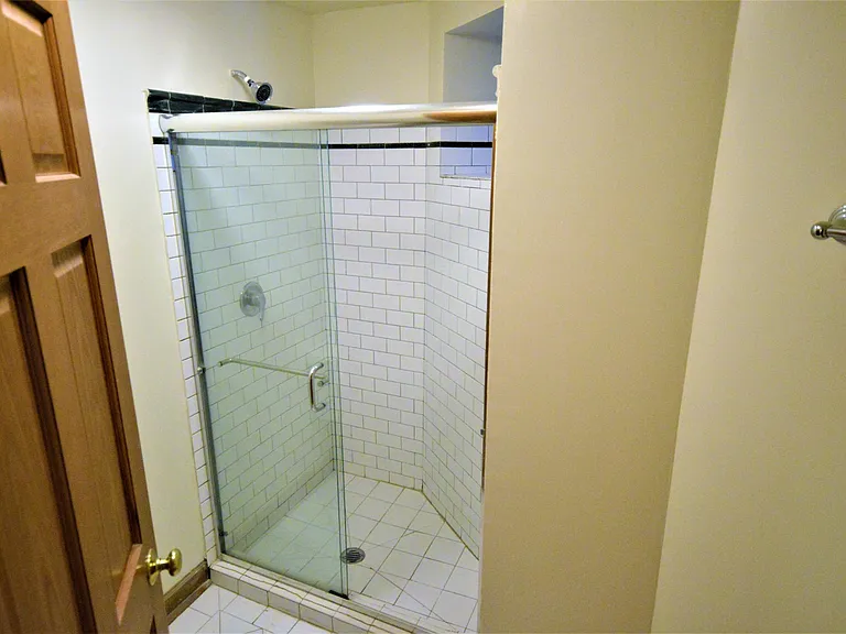 638 W Drummond Pl #G — Photo 14