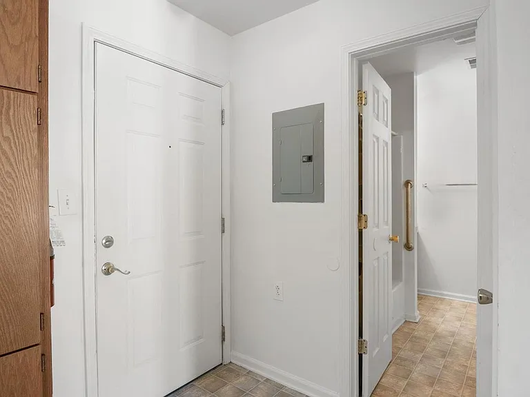 Ridgewood Place Senior Apartment — Photo 18