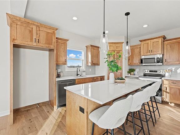 2nd image of 20703 Emerald St