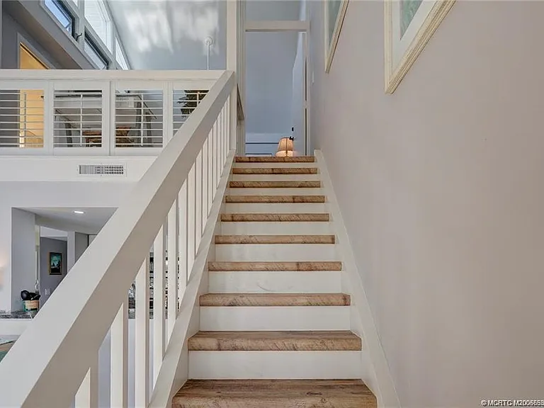 310 NE Golfview Cir #310 — Photo 12