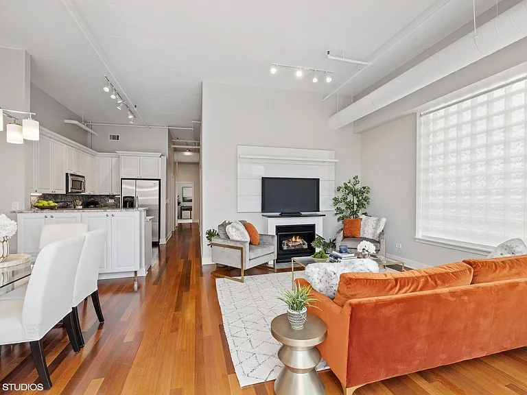 950 W Monroe St #901 — Photo 8
