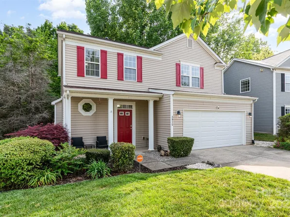 3915 Planters Watch Dr, Charlotte, NC 28278