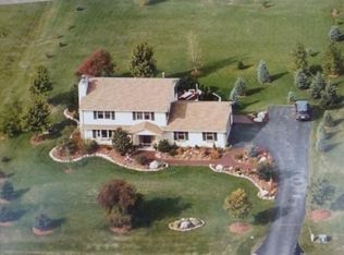 W362S2453 Lisa Ln, Dousman, WI 53118