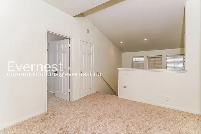 709 W 35th St — Photo 20