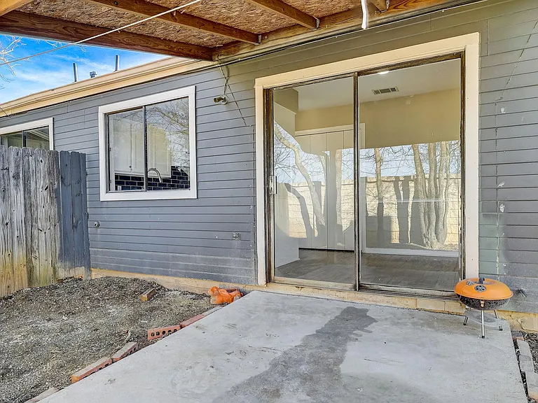 1406 Hyridge Cir — Photo 19