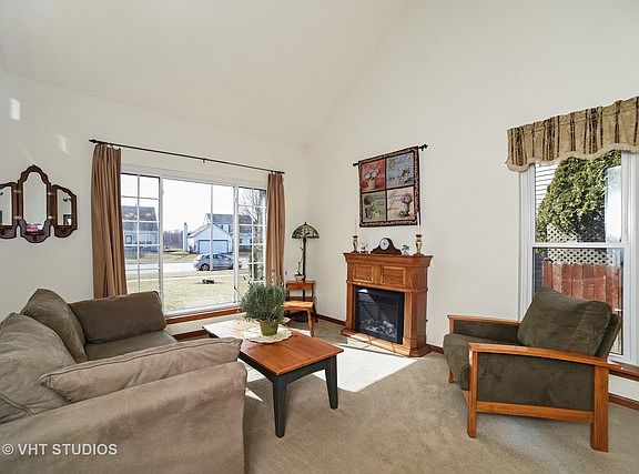 4th image of 2360 Woodside Dr