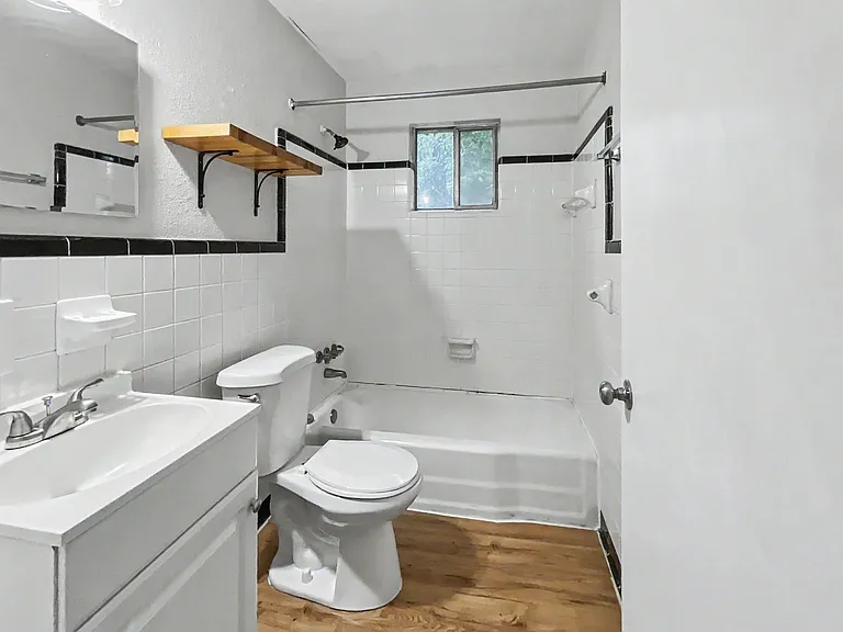 1813 Walker Ave — Photo 2