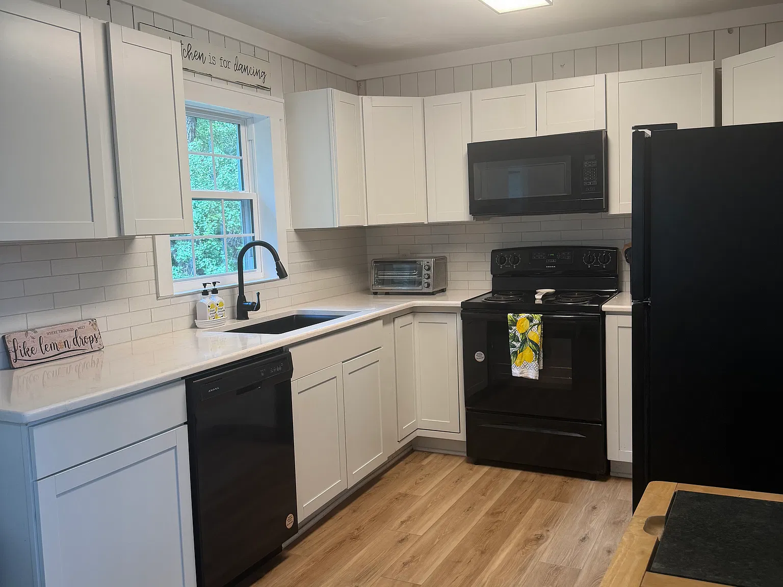 2 bed, 952 sqft, $2,500 — Photo 3