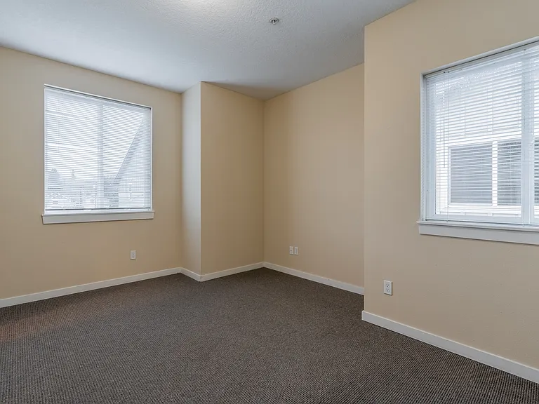 4x2.5 Bedroom. 4x2.5 Bedroom.