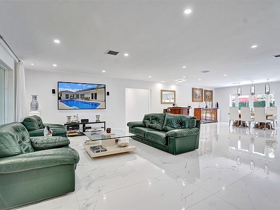 5th image of 4030 Bayview Drive