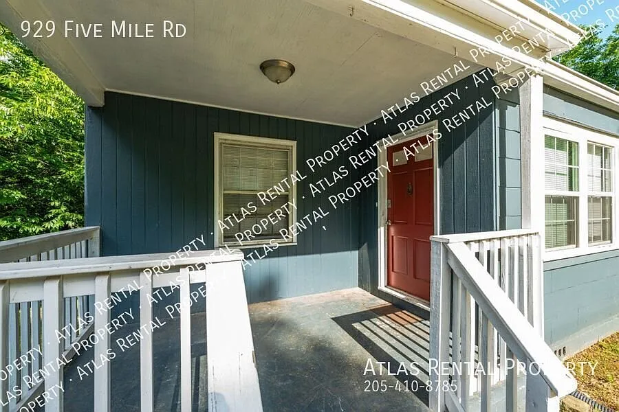 Pet-Friendly 3-Bedroom Home with Granite & Hardwood Floors! — Photo 4