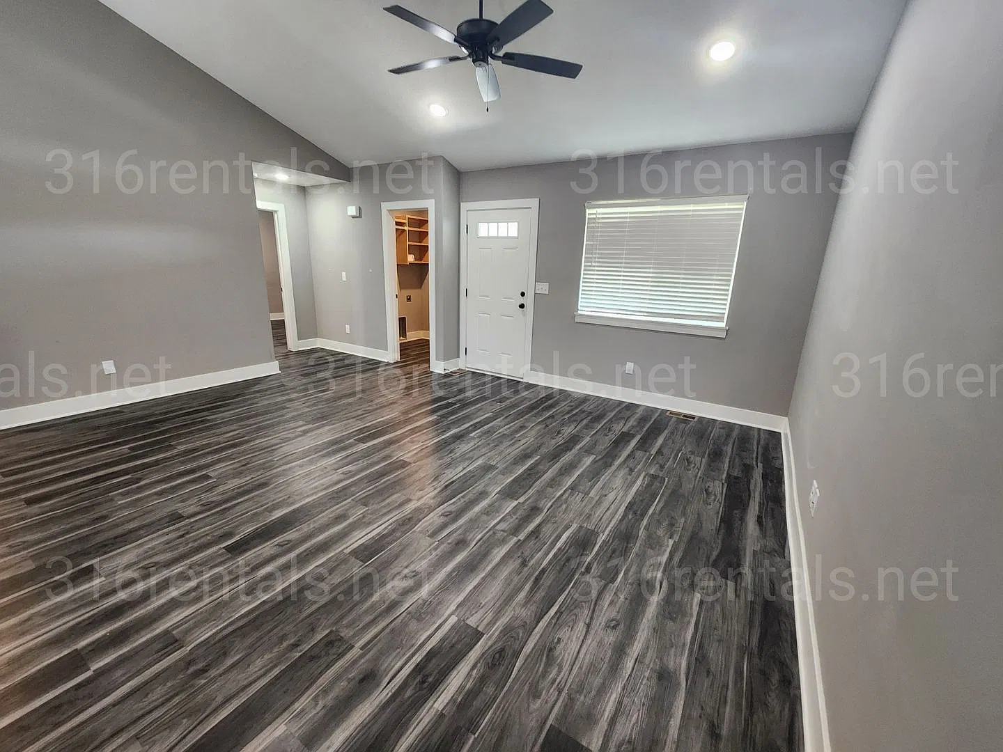 5267 N Toben Ct — Photo 3