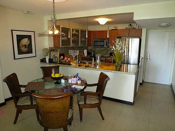 2nd image of 600 NE 36th St APT 611