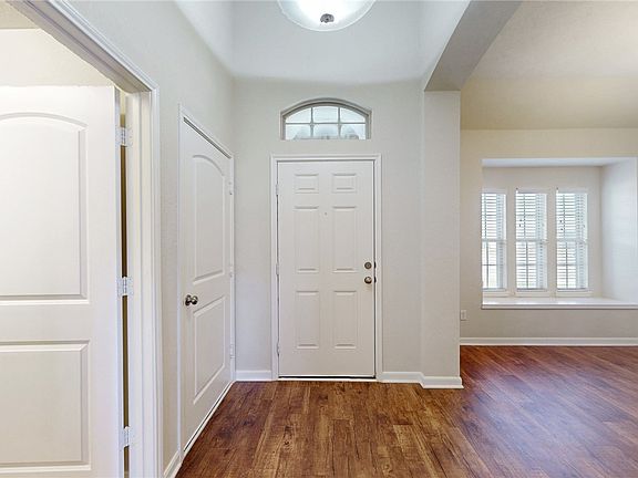 4th image of 2101 Polmont Dr