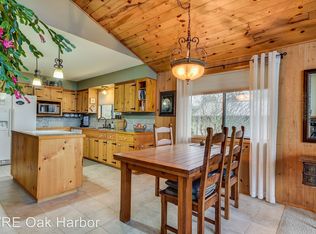 1221 Admirals Dr, Coupeville, WA 98239