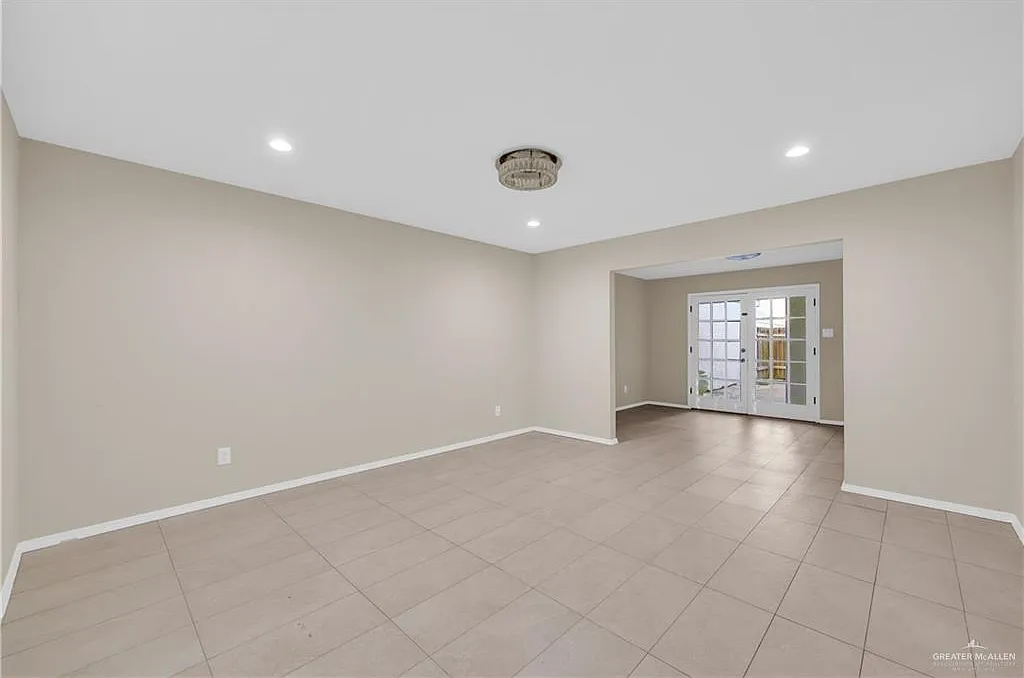 3 bed, 3.5 bath, 1924 sqft, $1,950 — Photo 4