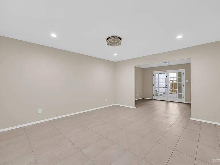 3121 S Casa Linda St — Photo 4