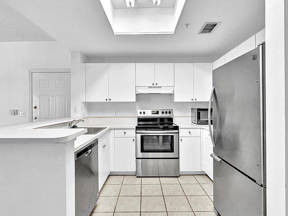4th image of 2015 SE 10th Avenue #106
