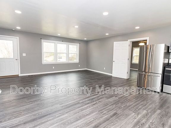 3rd image of 2408 Crescent Club Dr