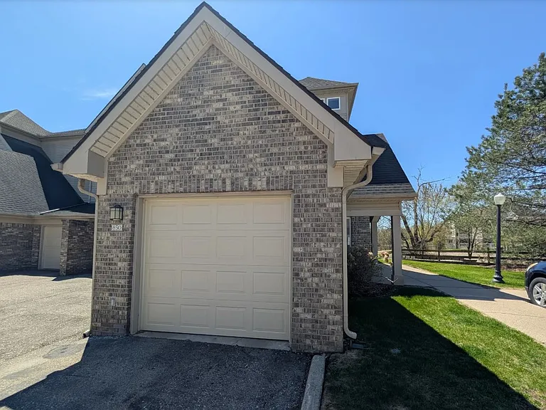 85_ Amanda Ln #850 — Photo 3