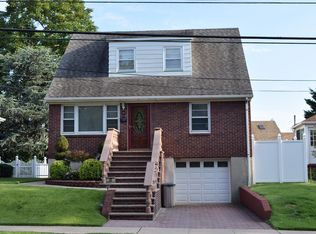 27 Houston St, Staten Island, NY 10302