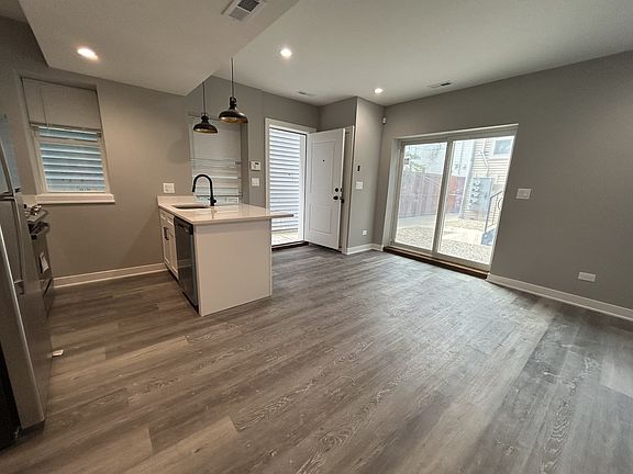 2nd image of 1647 N Fairfield Ave #17274717