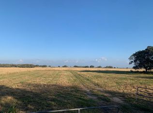 689 Walker Rd, Goliad, TX 77963