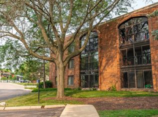 325 S Yellowstone Dr APT 220, Madison, WI 53705