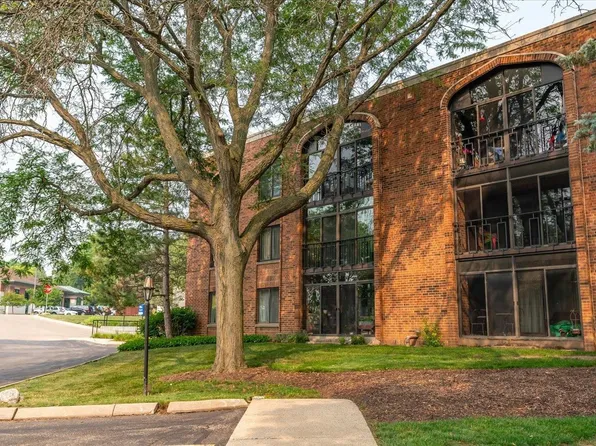325 S Yellowstone Dr APT 220, Madison, WI 53705
