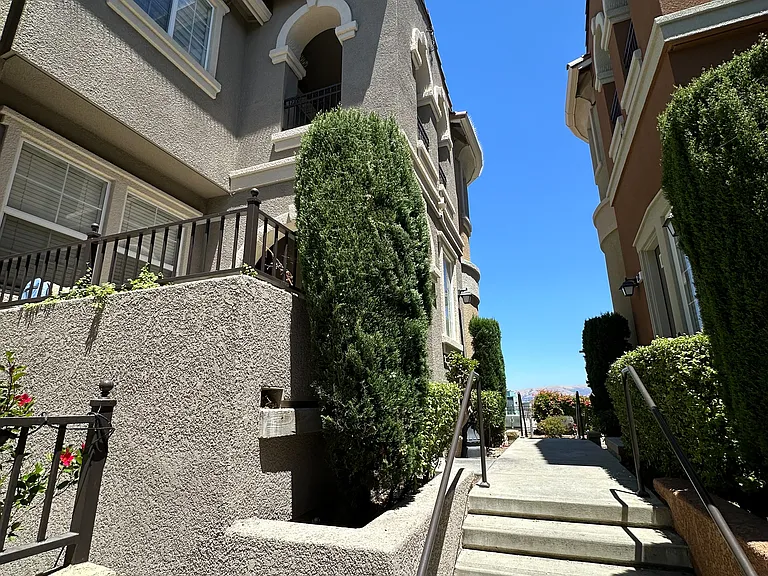 538 Altino Blvd — Photo 2